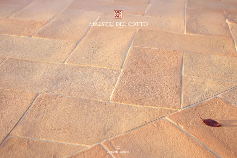 rimuovere macchie da pavimento esterno